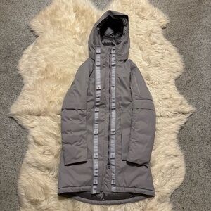 Lululemon Winter Warrior size 6 in Dark Chrome